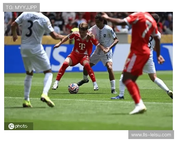 17岁小将卡尔为拜仁扳平比分,展现年轻球员冲击力