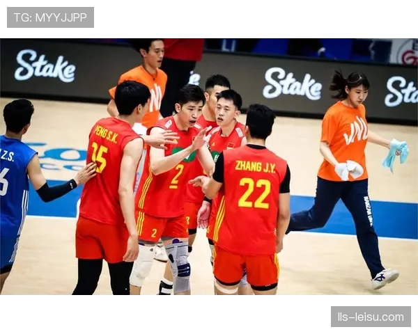 19岁小将临危受命打满全场，赛后获科隆主帅摸头鼓励